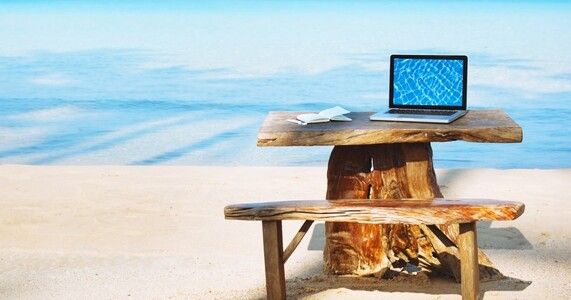 Как совместить фриланс с путешествиями, или Почему фото с людьми и ноутбуками на пляже врут