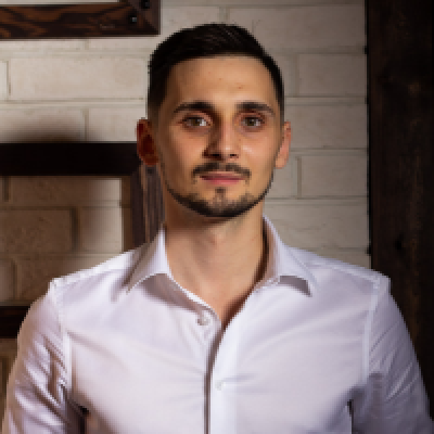 Максим Ахметов 